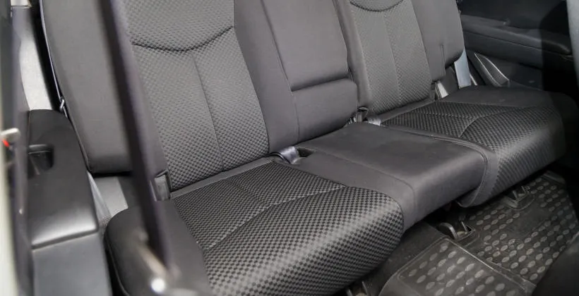 r&oacute;żne rodzaje tapicerki samochodowej