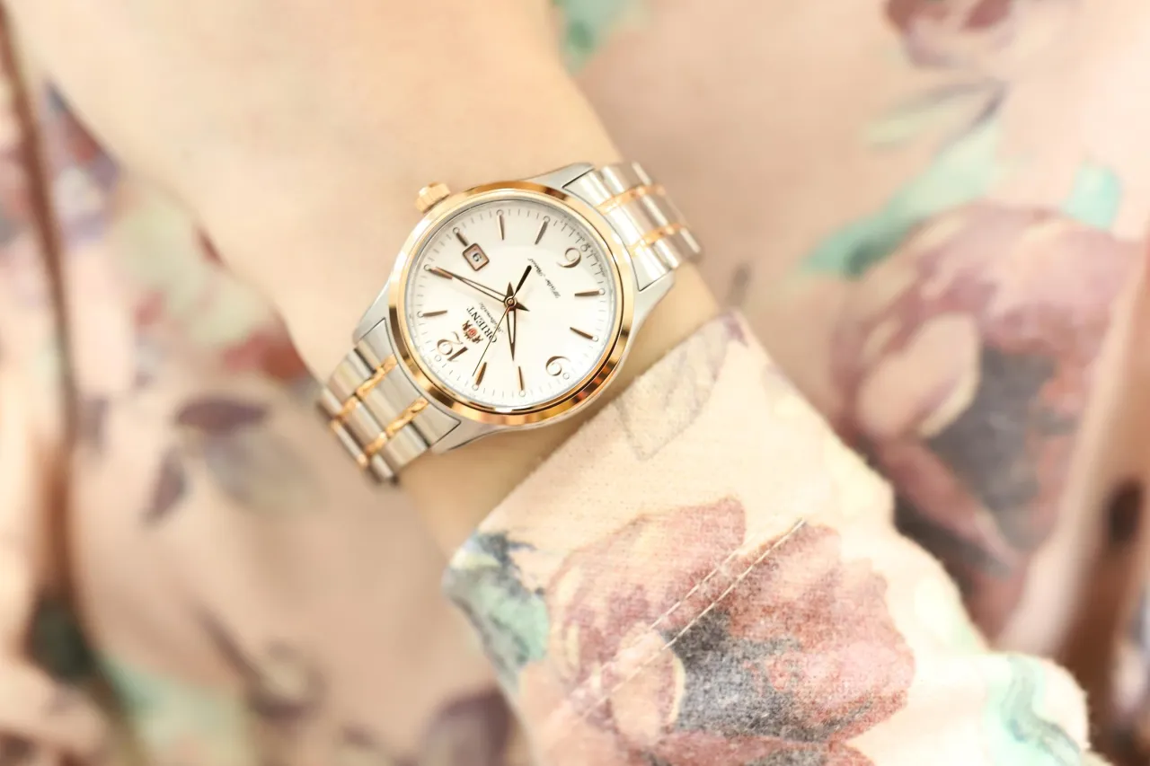 zegarek damski Orient na nadgarstku