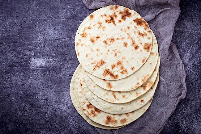 różne rodzaje tortilli i chleba porównanie