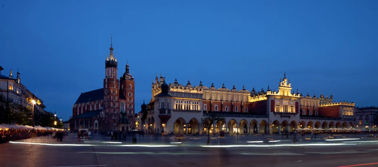 Krak&oacute;w Rynek Gł&oacute;wny Sukiennice Wawel panorama