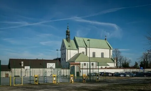 Zabytkowy Rozwad&oacute;w rynek klasztor