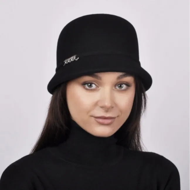 Zdjęcie Stylowe alternatywy dla czapki: co zamiast czapki na każdą okazję