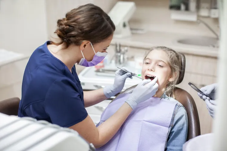 Zdjęcie Czym się różni dentysta od ortodonty? Kluczowe informacje, które musisz znać