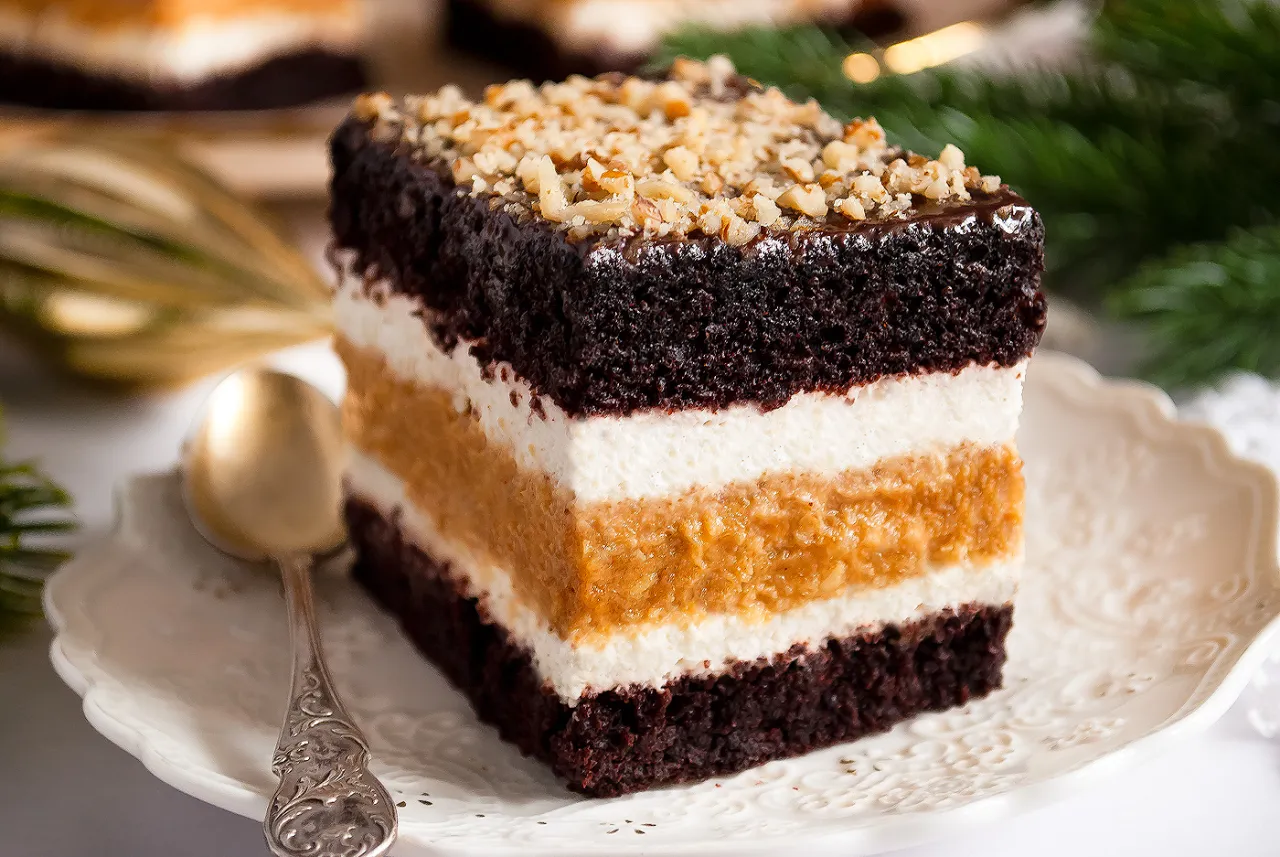 przekrój ciasta snickers