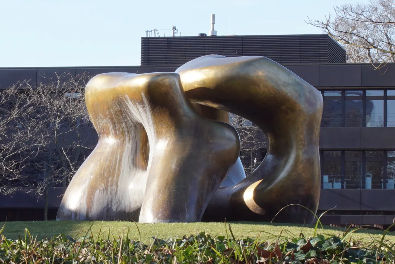 Henry Moore Gro&szlig;e Zwei Formen Bonn