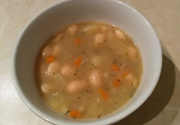 Grudki w zupie fasolowej