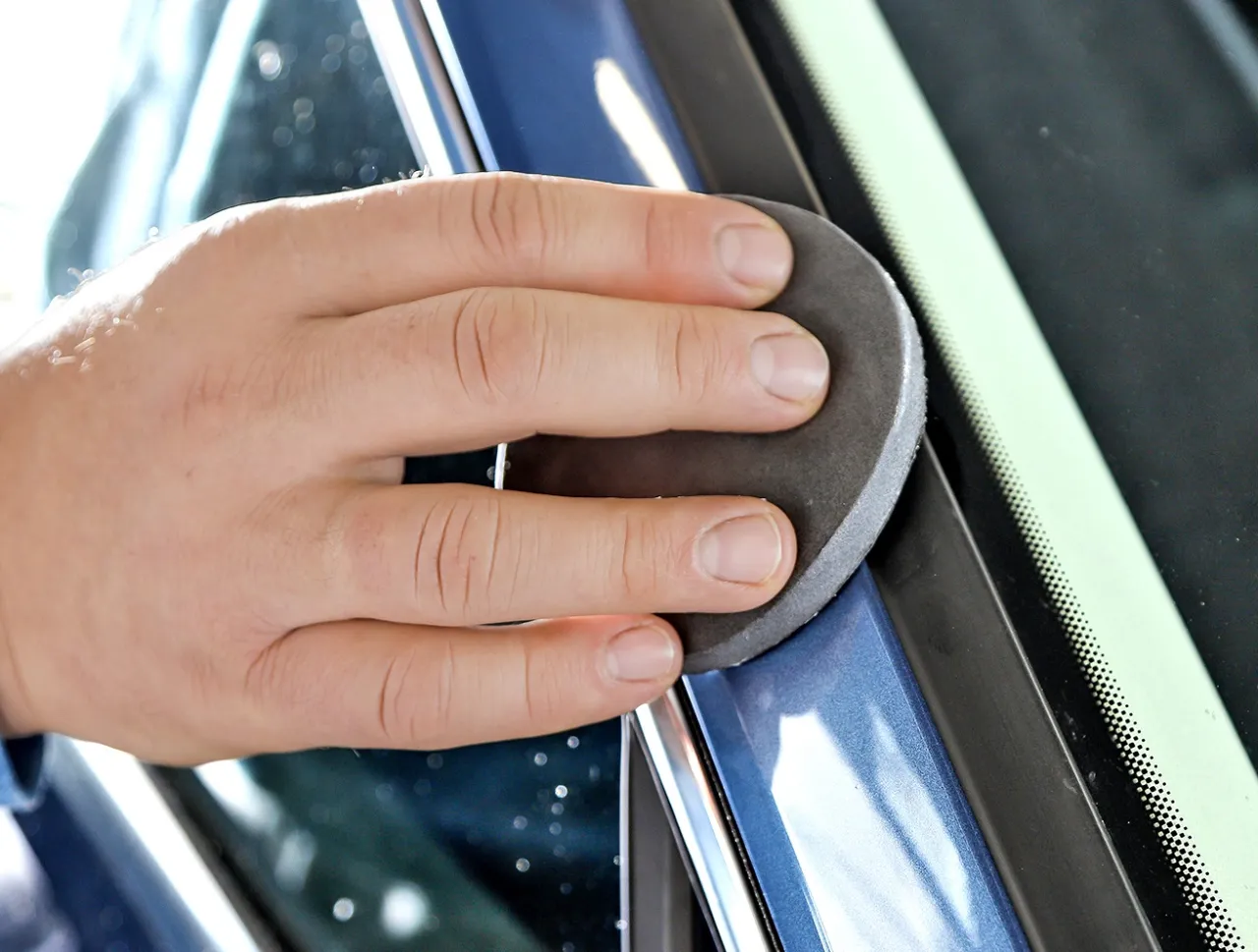 Test kropelkowania na lakierze samochodowym