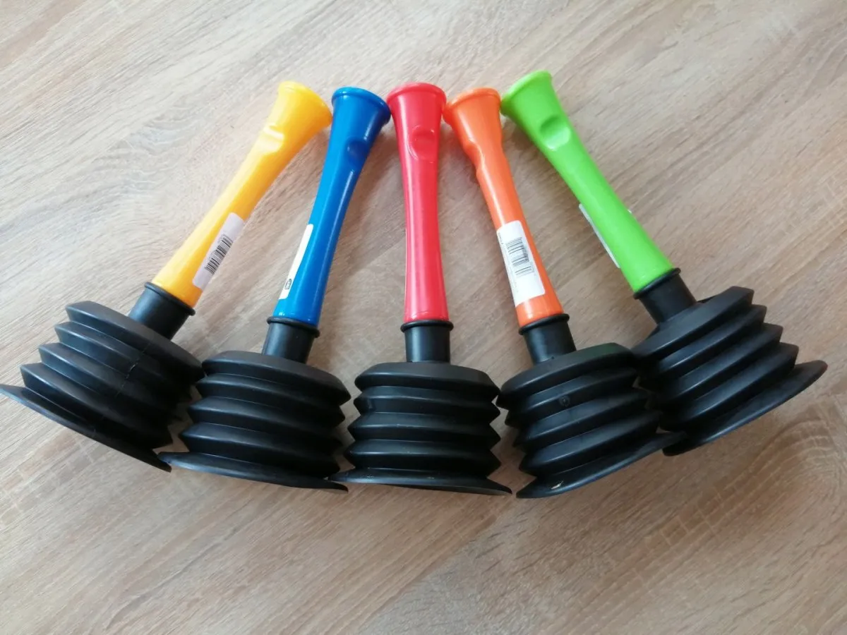 Użycie przepychaczki do zlewu