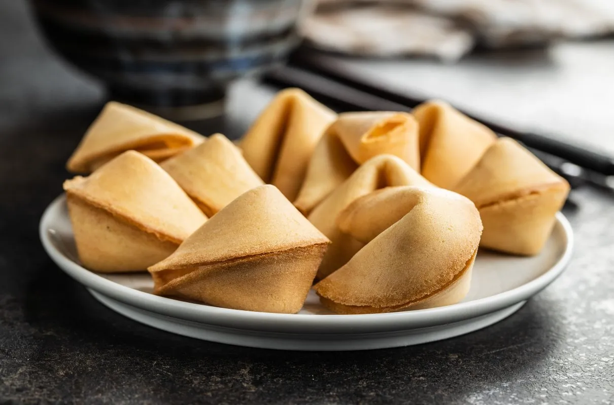 dekorowane ciasteczka z wróżbą