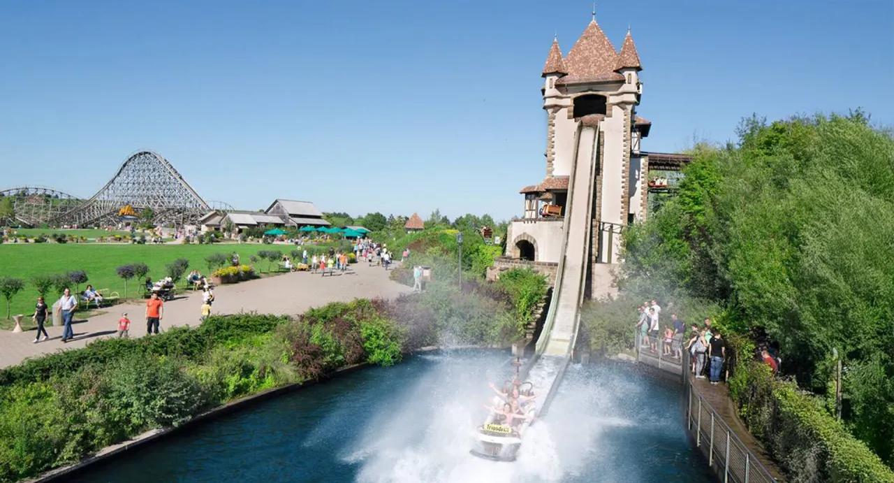 Badewannen-Fahrt zum Jungbrunnen Tripsdrill