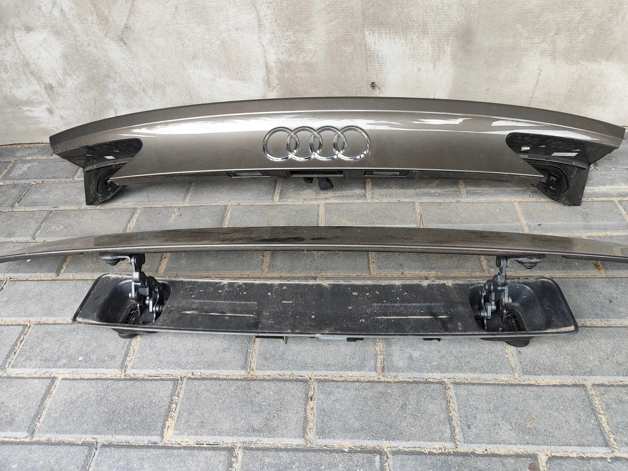 Audi A7 uszkodzony mechanizm spoilera