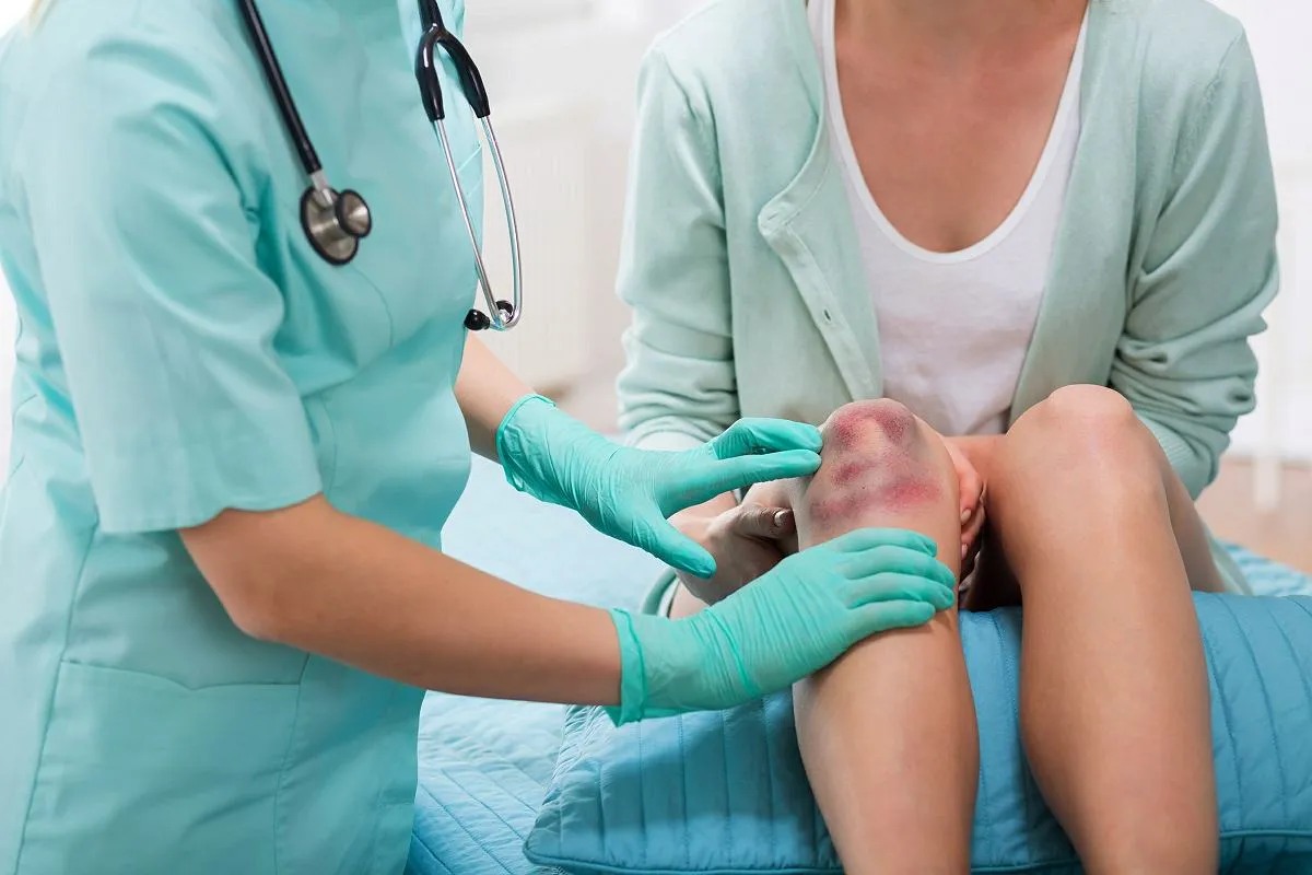 Pacjent rozmawiający z lekarzem o lekach