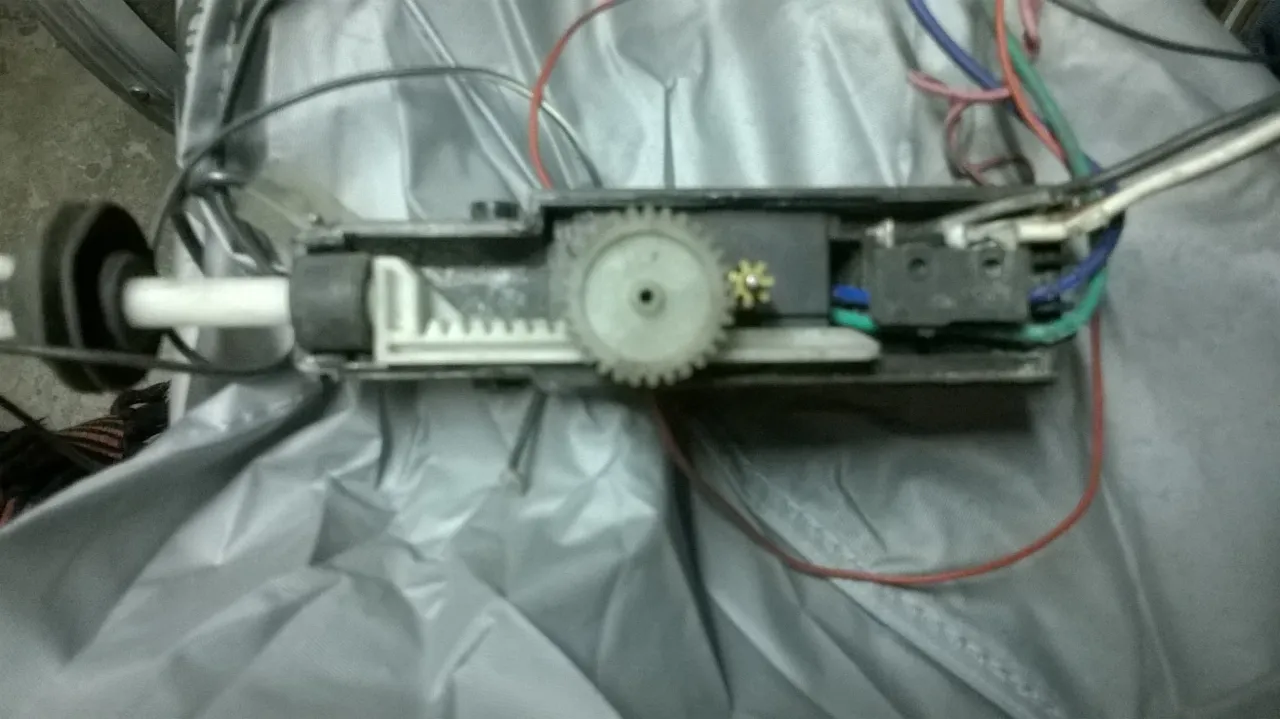 Budowa siłownika centralnego zamka