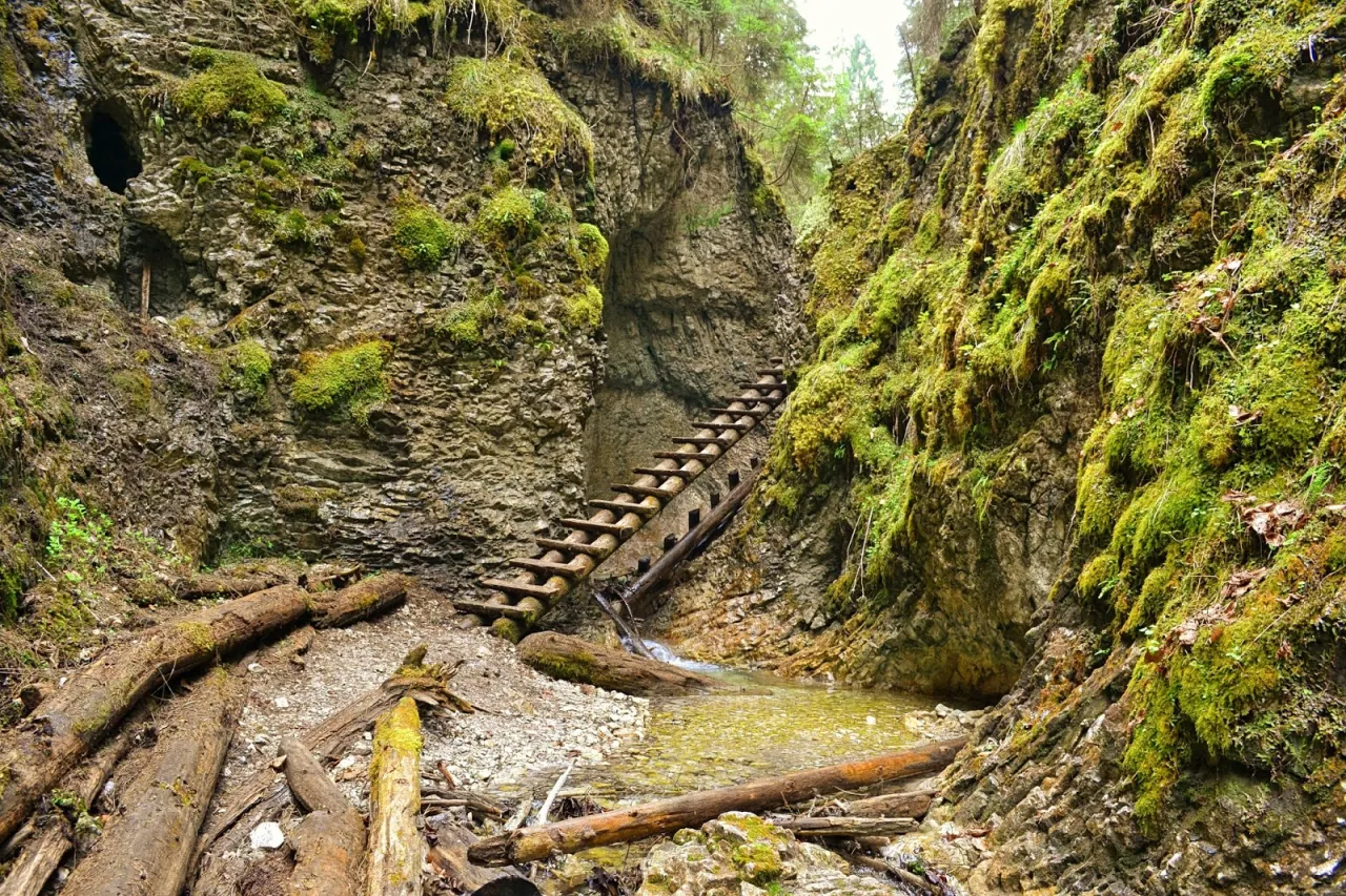 Słowacki Raj Przełom Hornadu metalowe p&oacute;łki