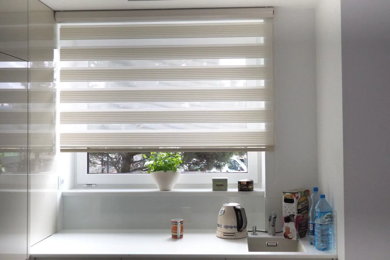 roleta dzień noc czysta zadbana