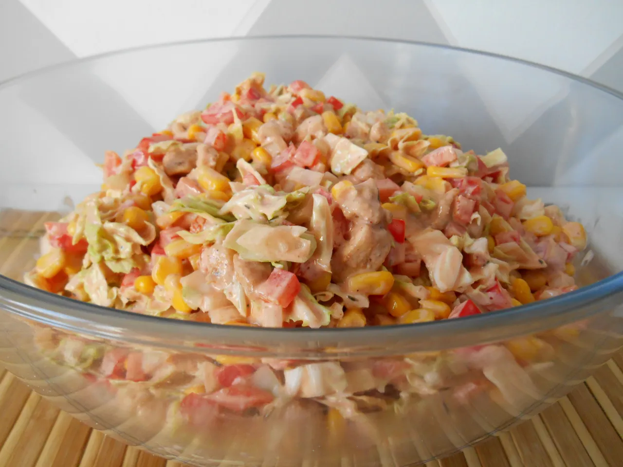 sałatka z kapusty pekińskiej z kurczakiem