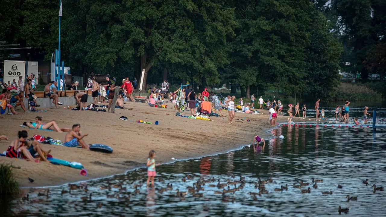 Stawy Jana Ł&oacute;dź kąpielisko plaża