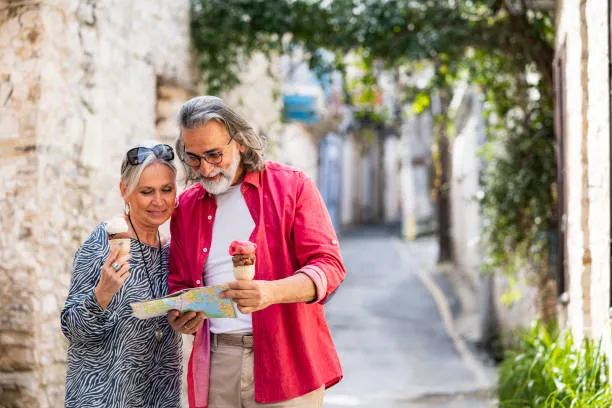 gl&uuml;ckliches &auml;lteres Paar auf Rundreise in Italien