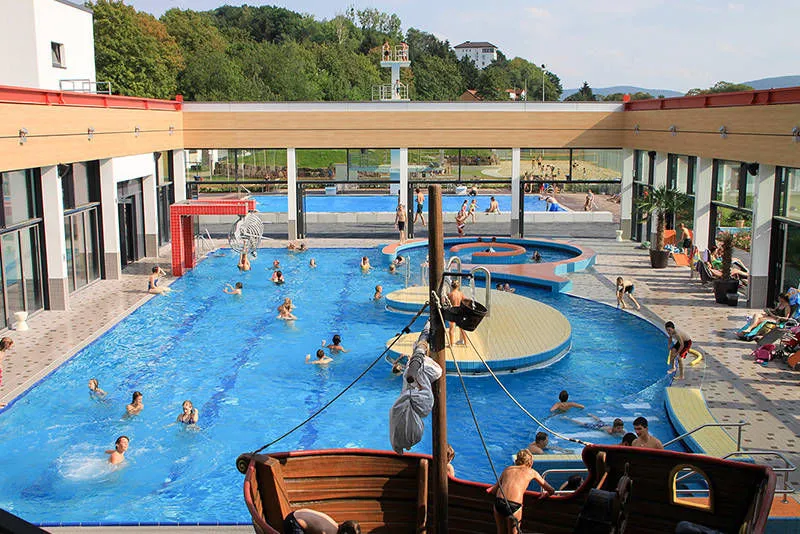 7 Berge Bad Alfeld Schwimmbad Innenansicht