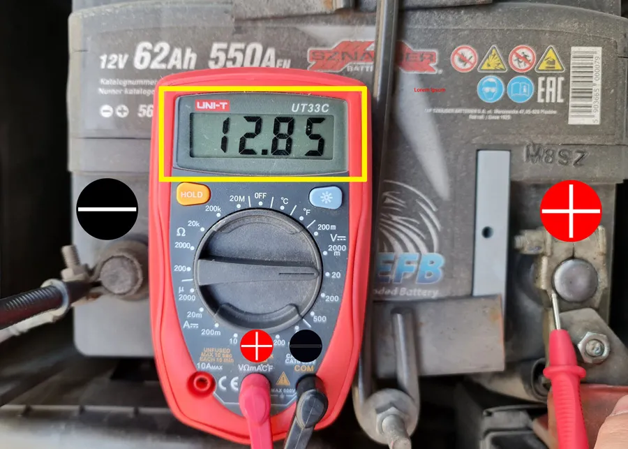 akumulator samochodowy pomiar napięcia