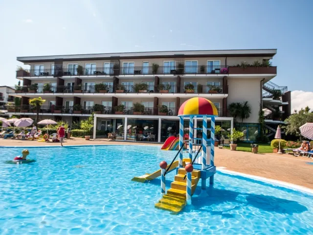 Hotel Peschiera del Garda famiglia piscina bambini