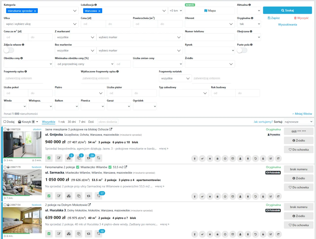 osoba analizująca ogłoszenia nieruchomości na laptopie