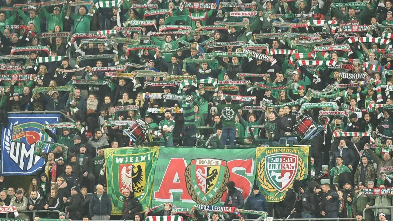 Ekstraklasa mecz stadion kibice