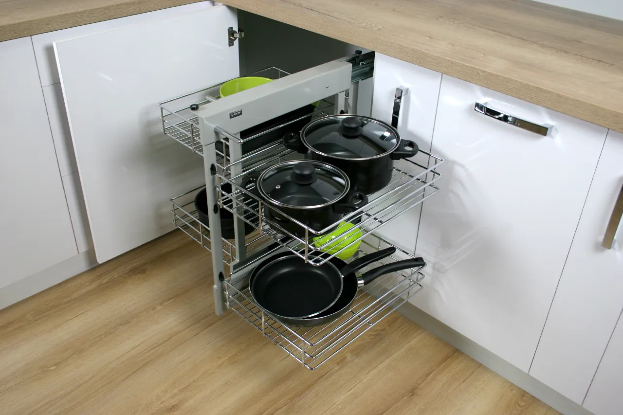 systemy cargo do szafek kuchennych narożnych