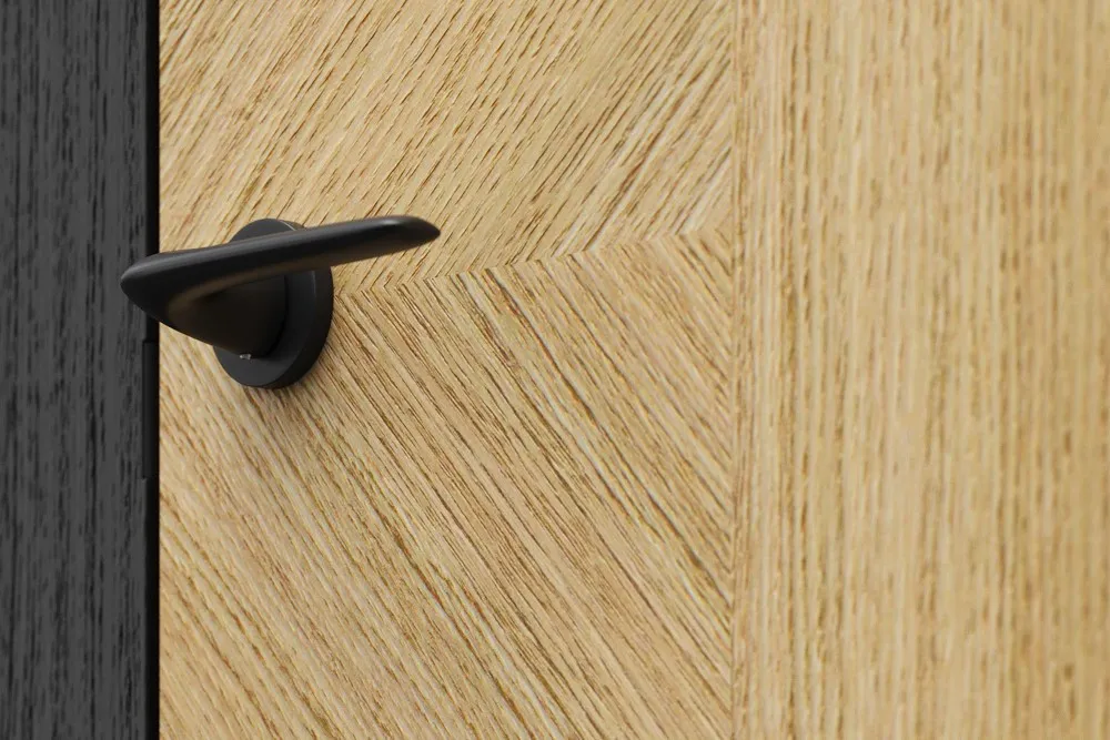 uszkodzone drzwi lakierowane vs okleinowane