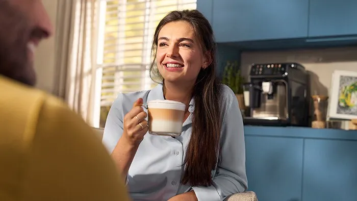 Zdjęcie Kawa z mlekiem czy bez - która opcja jest zdrowsza dla Ciebie?