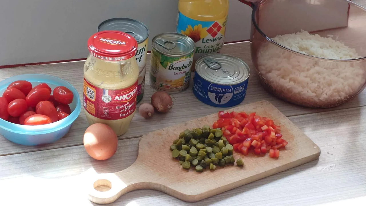 ingr&eacute;dients salade de riz vari&eacute;s