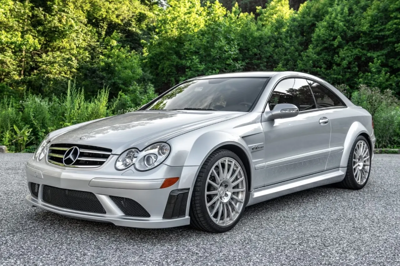 Mercedes CLK 63 AMG Black Series vs standard