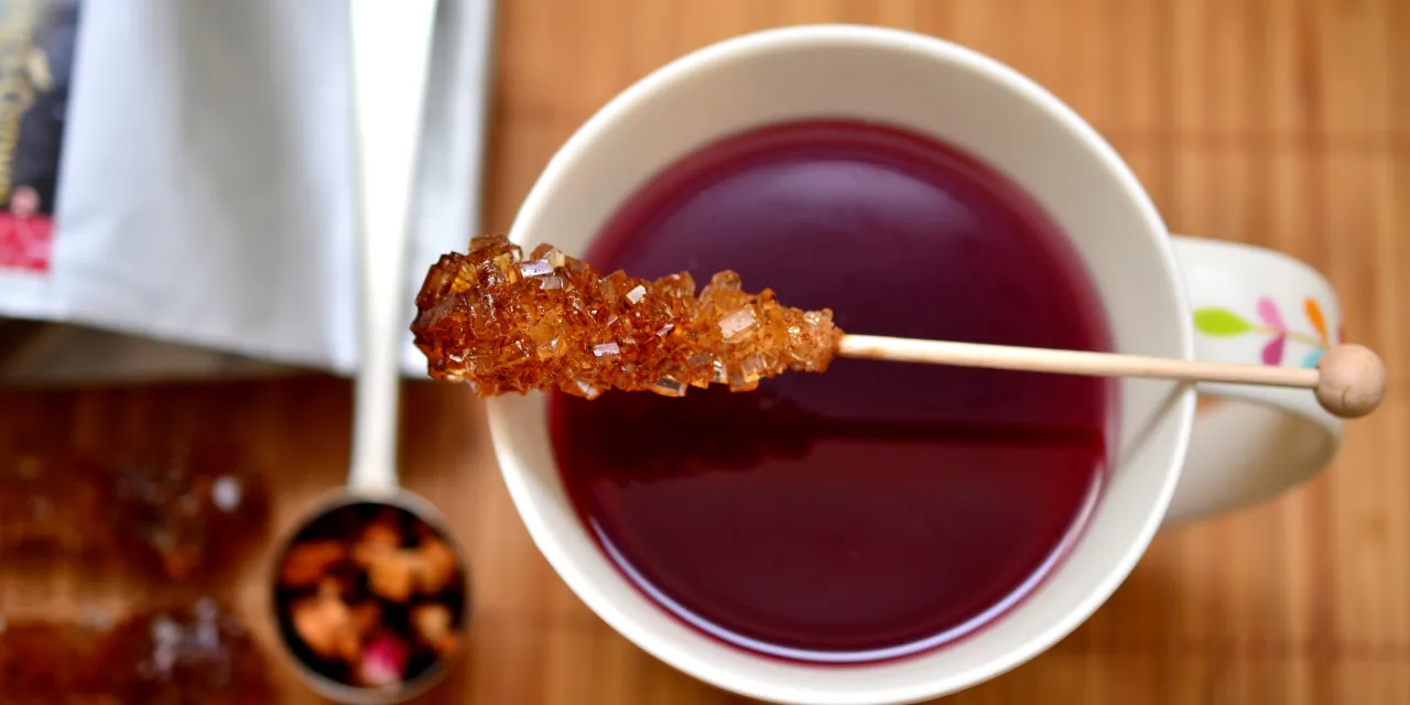 Cukrowa laska w herbacie, idealna do słodzenia bez wyrzutów sumienia. To zero kaloryczne rozwiązanie dla łasuchów.