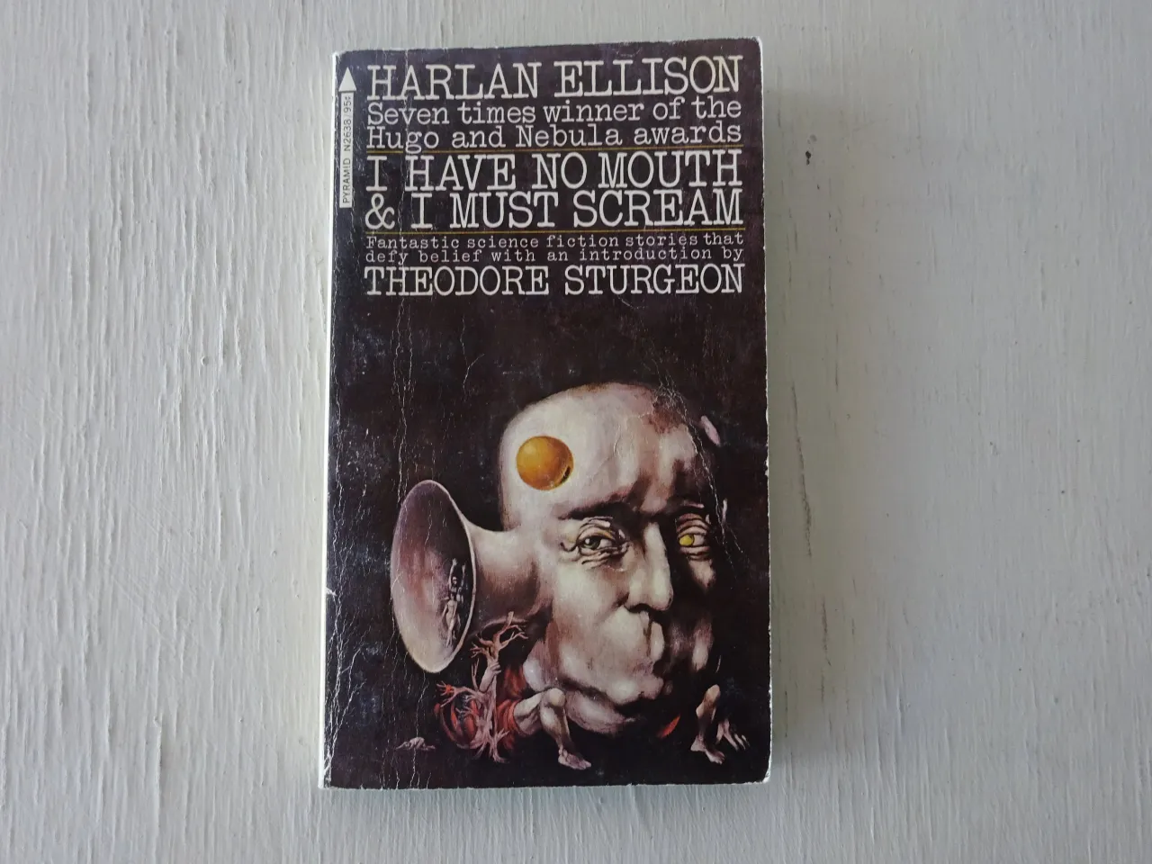 Harlan Ellison i okładka książki 