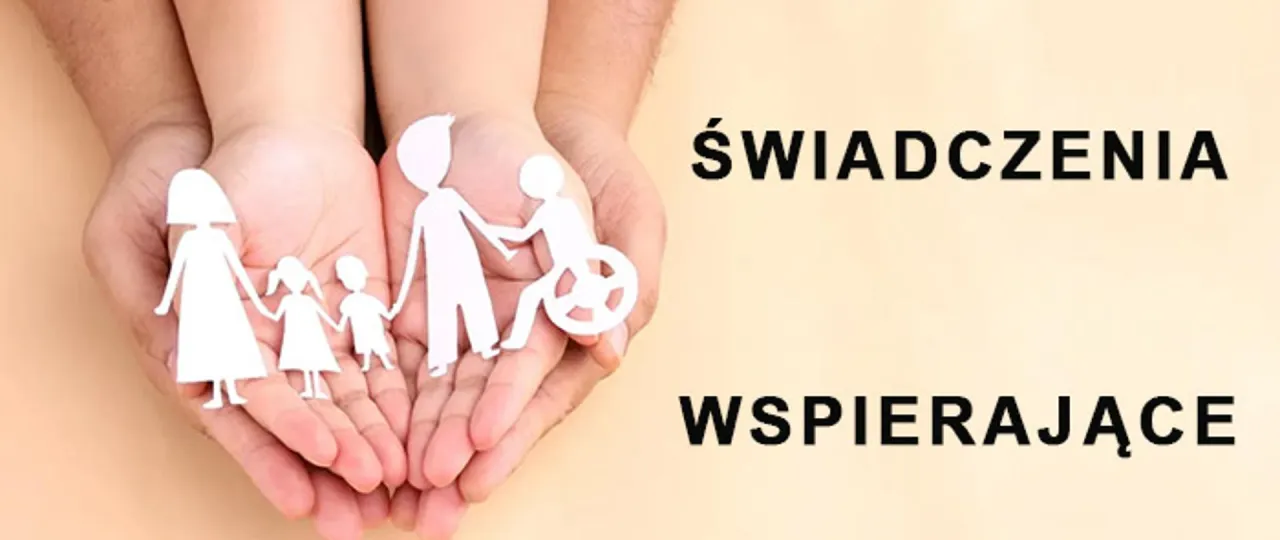 Dłonie trzymają papierowe figury rodziny, w tym osobę na wózku. Tekst: 