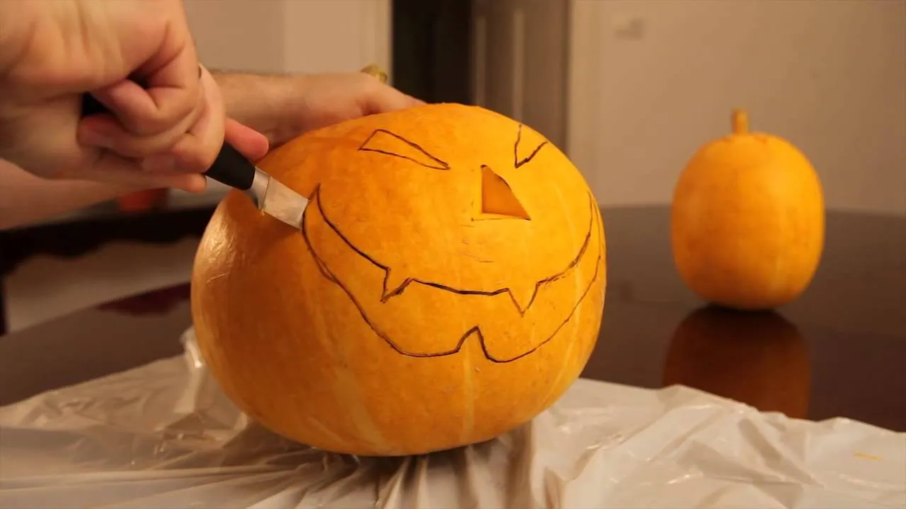 wycinanie dyni halloween krok po kroku