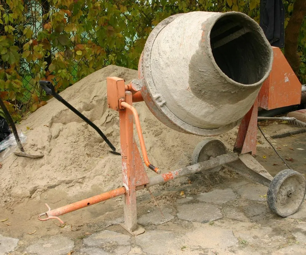 Składniki betonu w betoniarce