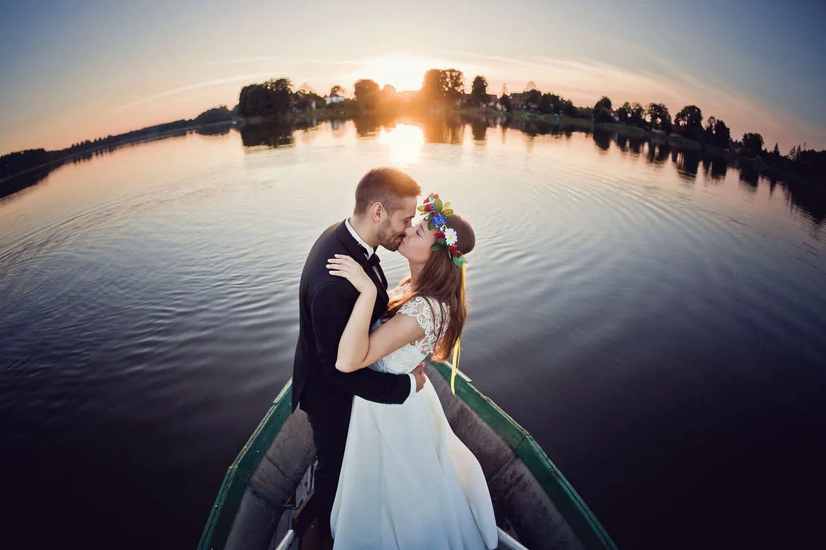 para młoda z fotografem na weselu