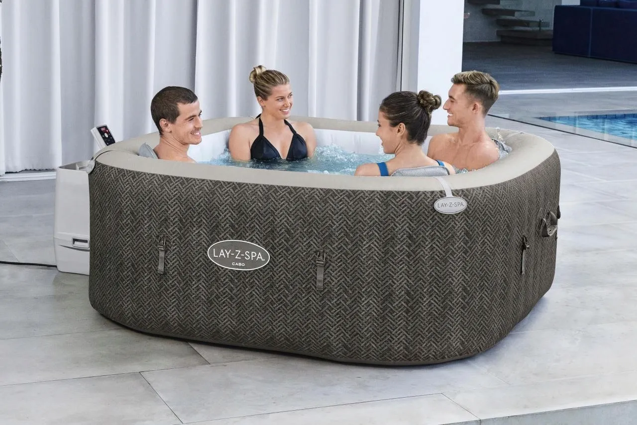 Jacuzzi ogrodowe Lay-Z-Spa w ogrodzie