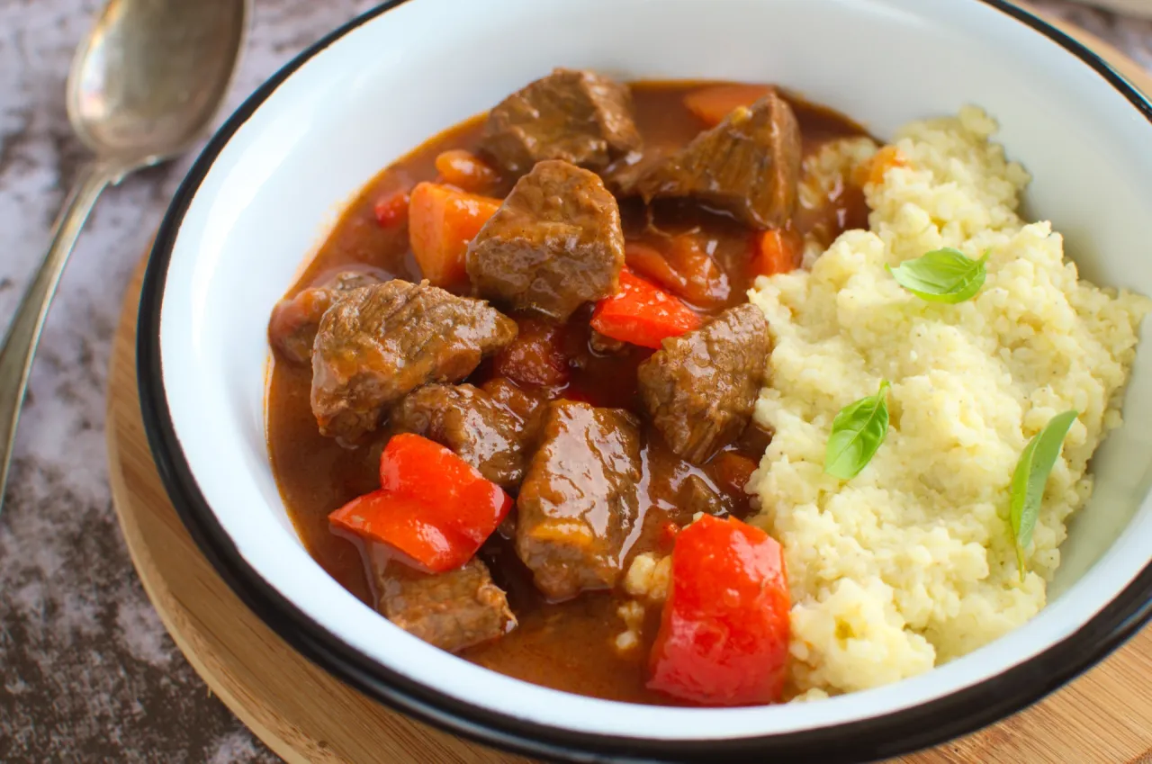 Gulasz wołowy z marchewką