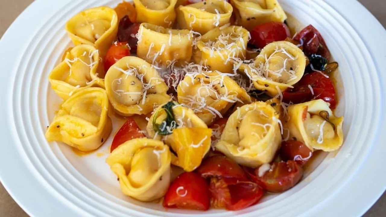 Zdjęcie Domowy przepis na ciasto do tortellini. Włoska pasta prosto z kuchni
