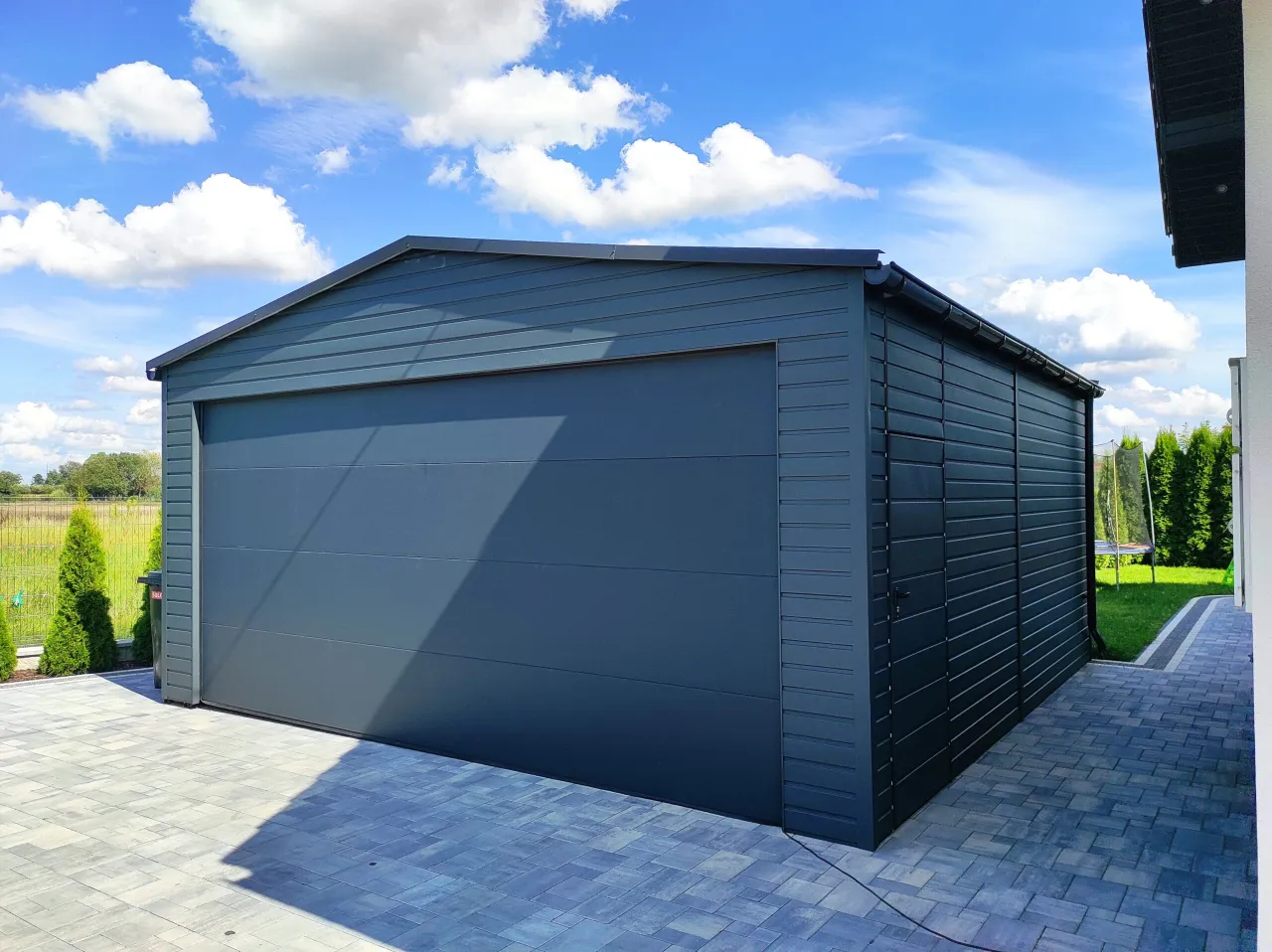 garaż na granicy działki przepisy