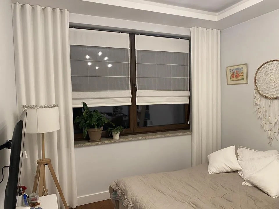 Sypialnia rolety i zasłony razem