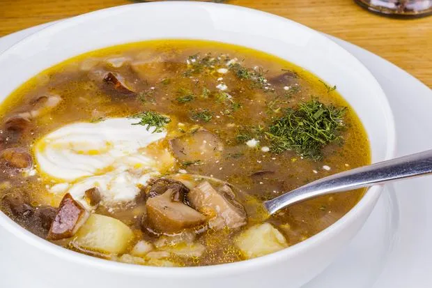 zupa grzybowa z r&oacute;żnymi dodatkami