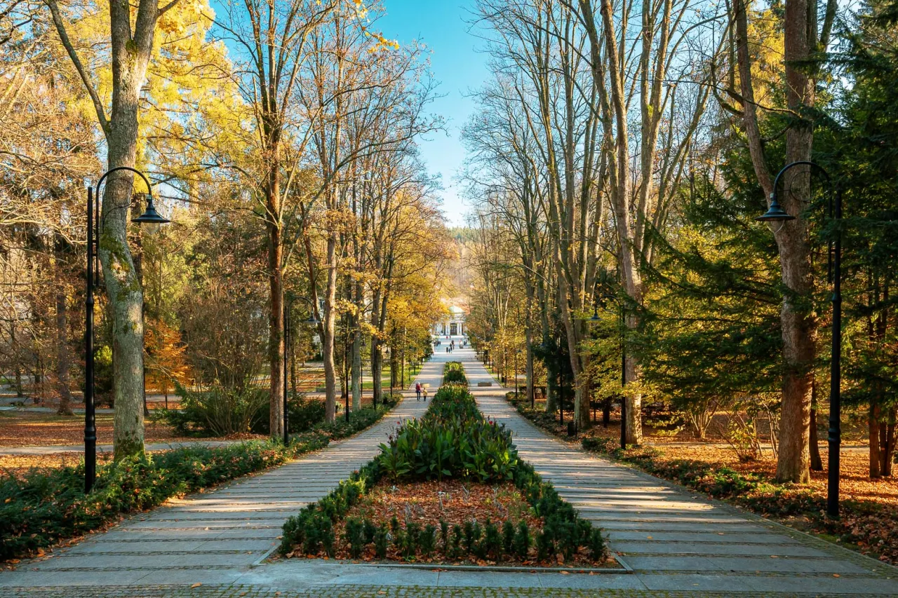 Polanica-Zdr&oacute;j Park Zdrojowy jesienią
