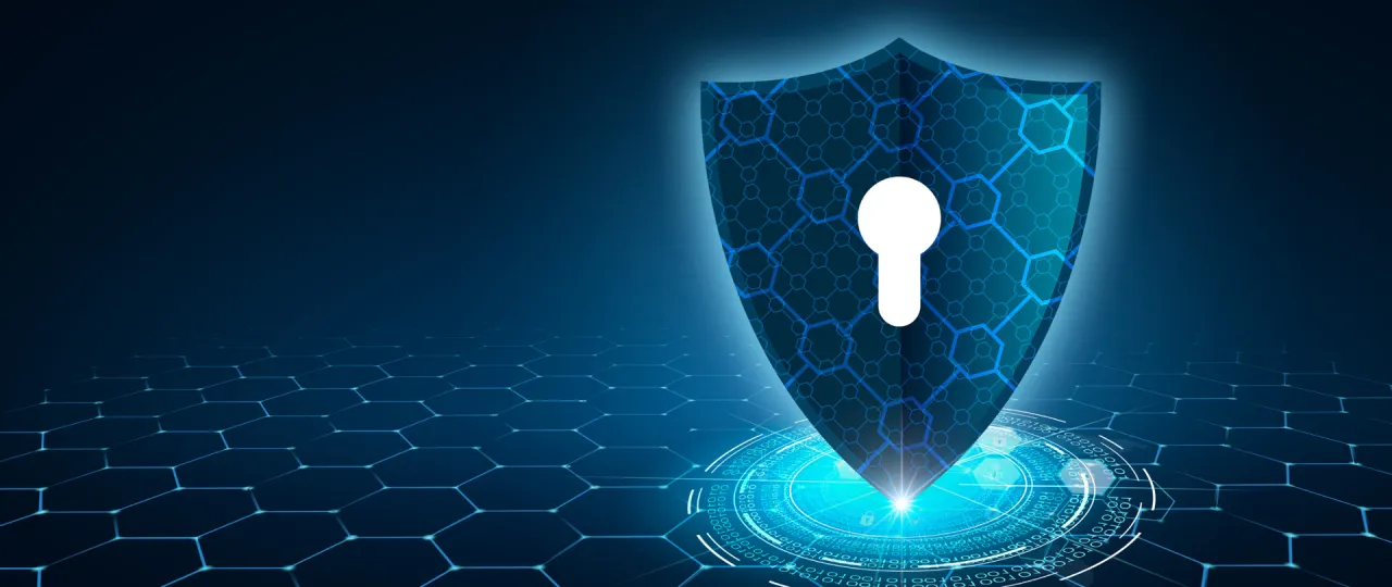 Kłódka i tarcza symbolizujące ochronę prywatności RODO