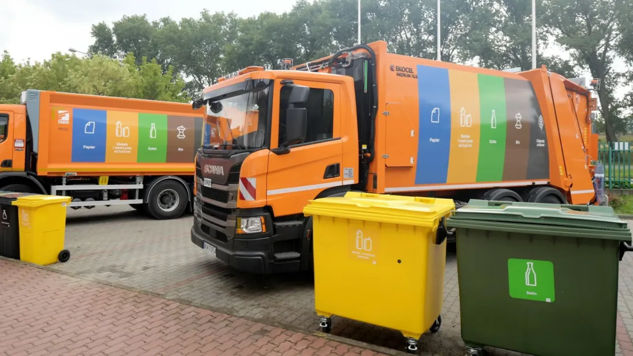 Mapa Polski z zaznaczonymi regionami i zarobkami