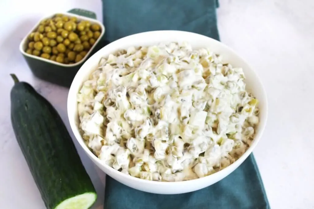 sałata ogórek majonez