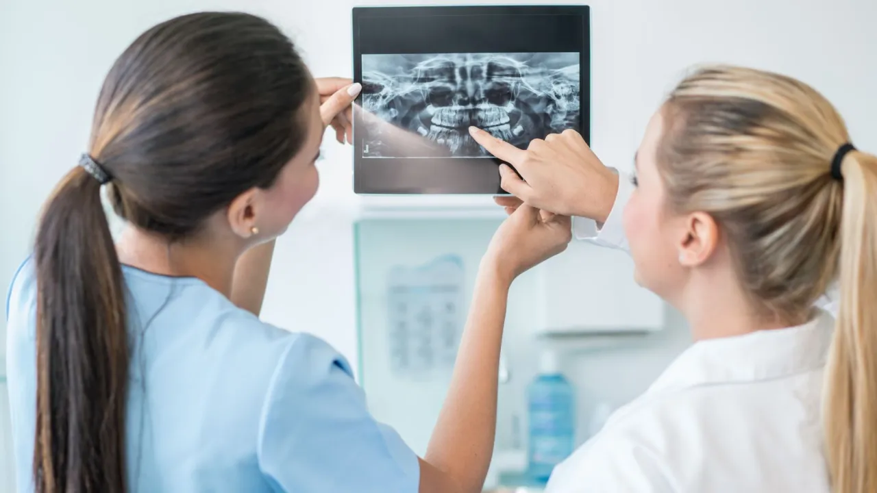 kobieta w ciąży rtg zęba ochrona