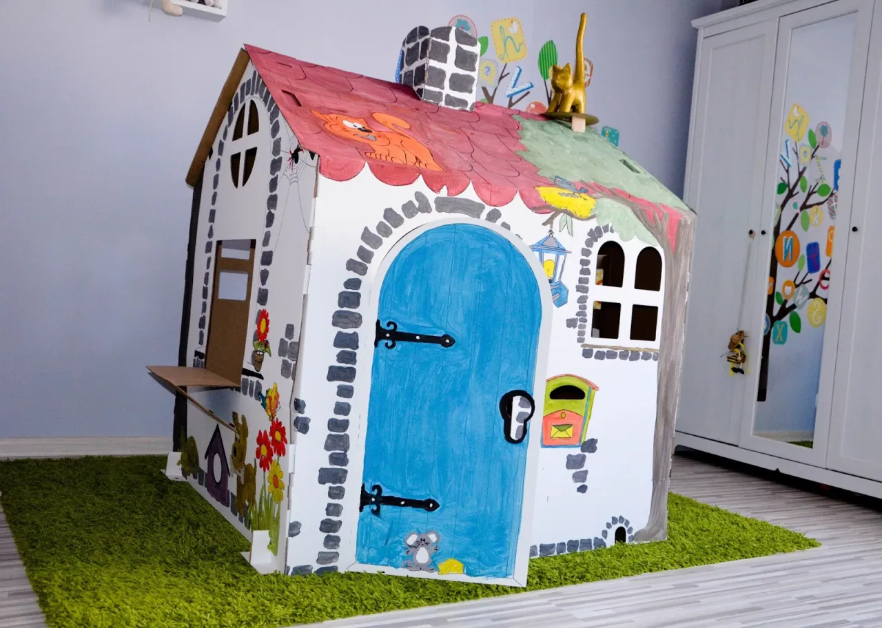 ozdobiony domek z kartonu inspiracje